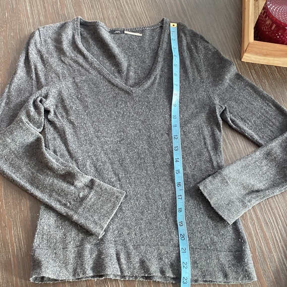 Jax essentials sweater in size small made with silk and cashmere blend. - Picture 7 of 7